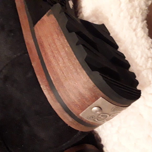 Ugg Boots - Picture 2 of 7